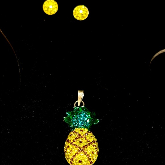 Silver .925 Pineapple Charm & Earings Set - Picture 3 of 4